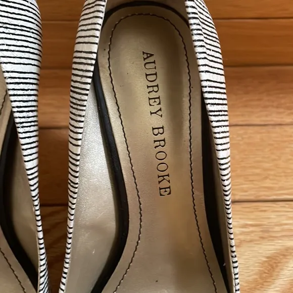 Audrey Brooke Beautiful Black &amp; White Pumps Size 7M