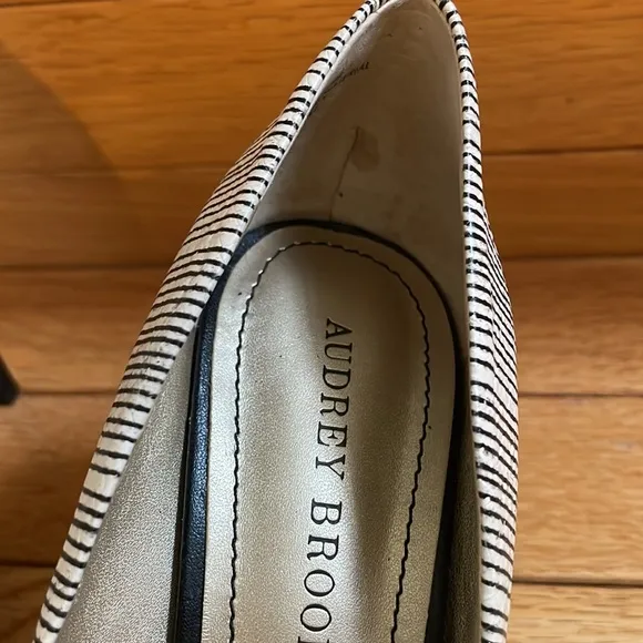 Audrey Brooke Beautiful Black &amp; White Pumps Size 7M