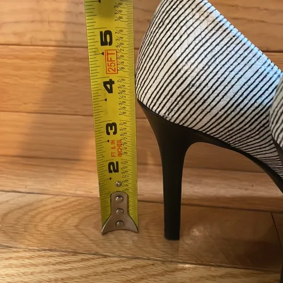 Audrey Brooke Beautiful Black &amp; White Pumps Size 7M