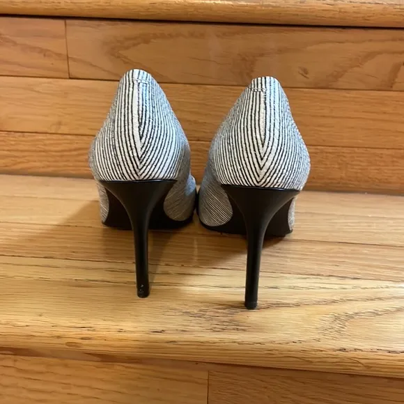 Audrey Brooke Beautiful Black &amp; White Pumps Size 7M