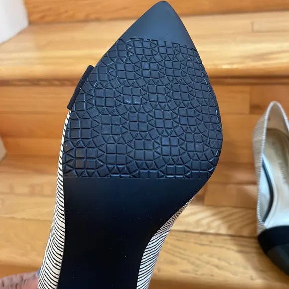 Audrey Brooke Beautiful Black &amp; White Pumps Size 7M