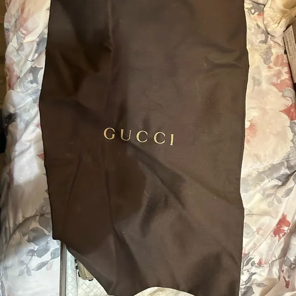 Authentic Gucci sneakersMen's Beige Casual Shoes with Red and Green Stripe