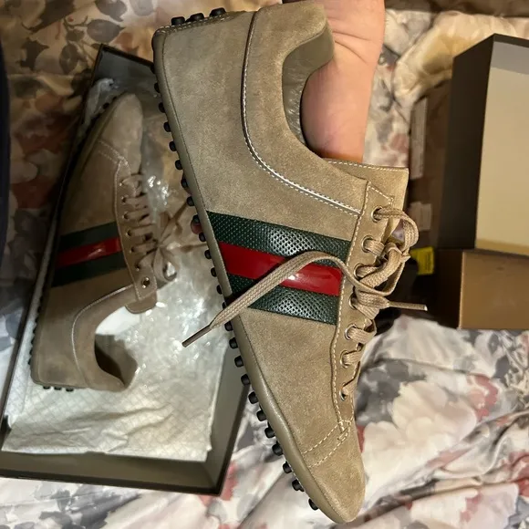 Authentic Gucci sneakersMen's Beige Casual Shoes with Red and Green Stripe