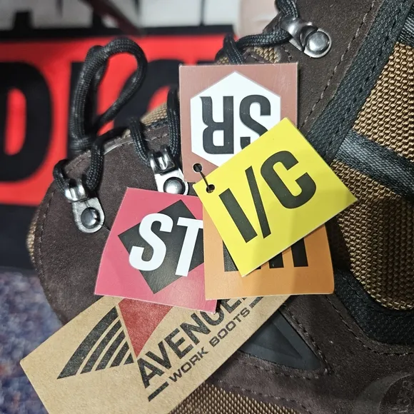 Avenger Brown Hiking Boots