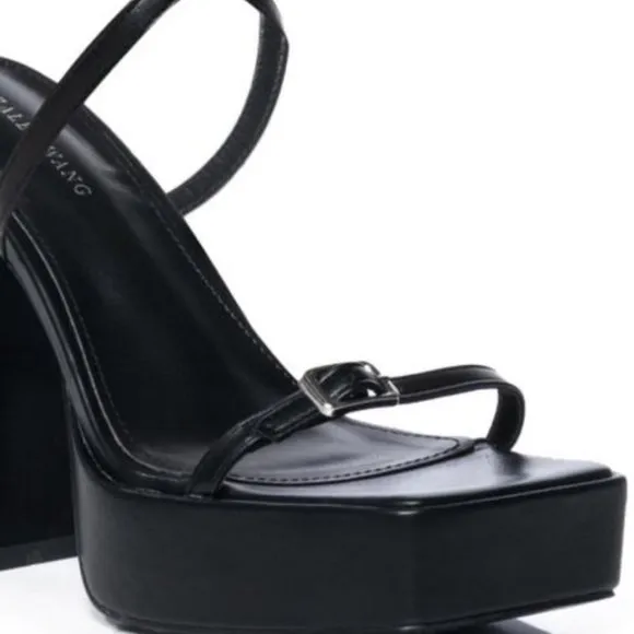 AZALEA WANG &quot; READILY STRAPPED &quot; 2 IN 1 STRAPPY SANDAL IN BLACK ( BRAND NEW !!!!