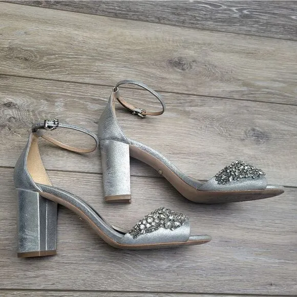 Badgley Mischka wedding shoes silver with gems 💎 ✨️ gorgeous 3.25&quot; heel