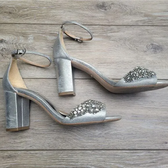 Badgley Mischka wedding shoes silver with gems 💎 ✨️ gorgeous 3.25&quot; heel