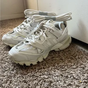 Balenciaga White Chunky Sneakers with Textured Sole