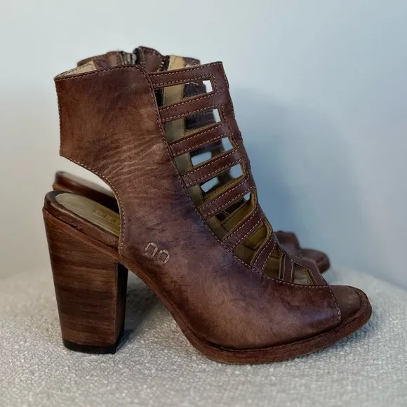 BET/STU Occam Leather Sandals Women's Brown Leather Heeled Sandals like new