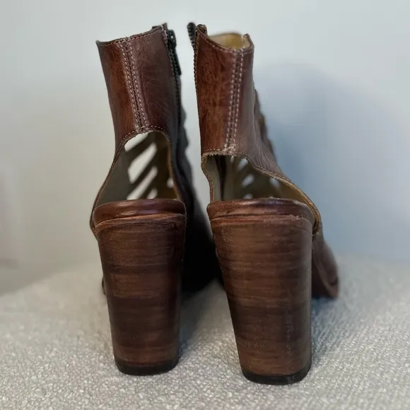 BET/STU Occam Leather Sandals Women's Brown Leather Heeled Sandals like new