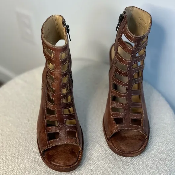 BET/STU Occam Leather Sandals Women's Brown Leather Heeled Sandals like new