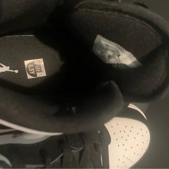 Black and White High-Top Sneakers Air Jordan 1 Mid Diamond Shorts