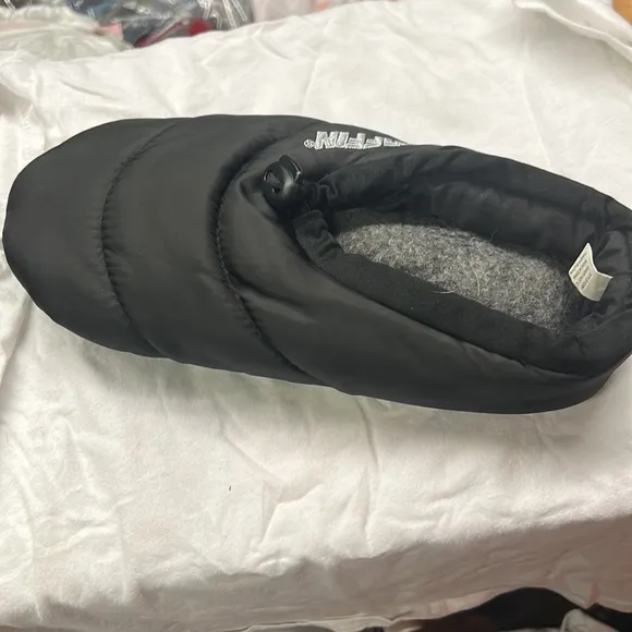 Black comfort shoes by BAGFIN large unisex