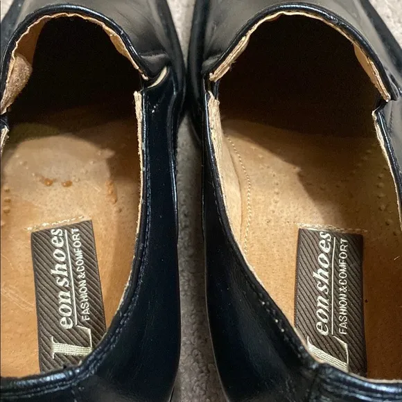 Black Men's NWOT Size 8 Loafers