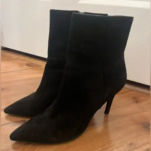 Black Suede Zip Pointy-Toe Ankle Boots