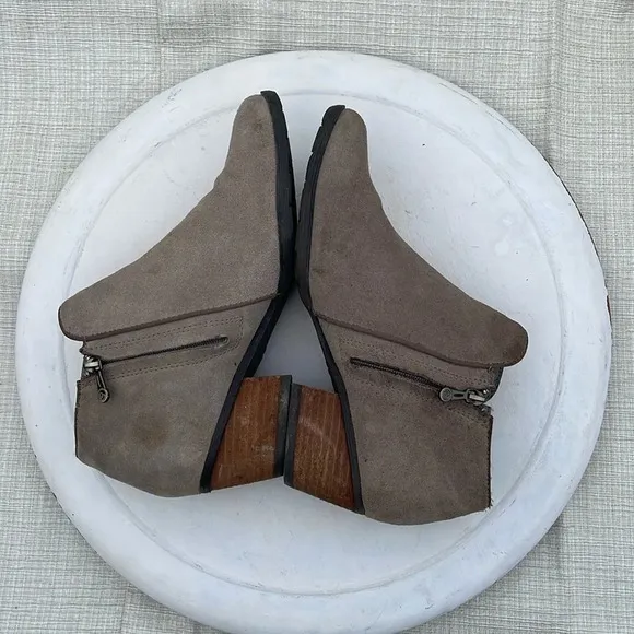 Blondo Women’s Waterproof Villa Booties