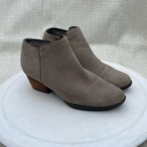 Blondo Women’s Waterproof Villa Booties