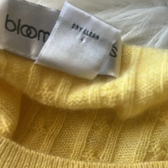 Bloomingdale's brand crew neck 100% cashmere yellow cable knit Size Large