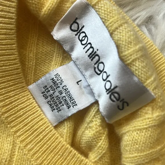 Bloomingdale's brand crew neck 100% cashmere yellow cable knit Size Large