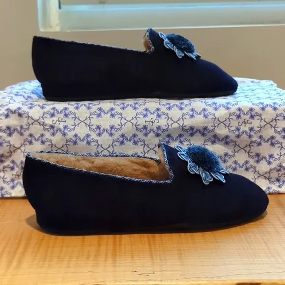 BNIB Sz 37 Sarah Flint navy slippers