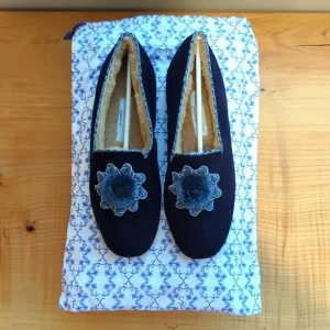BNIB Sz 37 Sarah Flint navy slippers