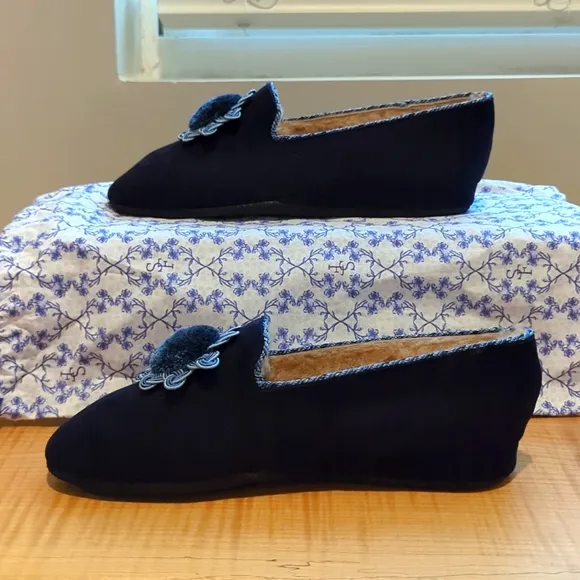 BNIB Sz 37 Sarah Flint navy slippers