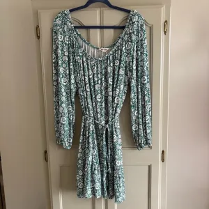 BODEN Scoop Tiered Mini Jersey Dress | Bottle Green Bloom Cascade | US Size 14