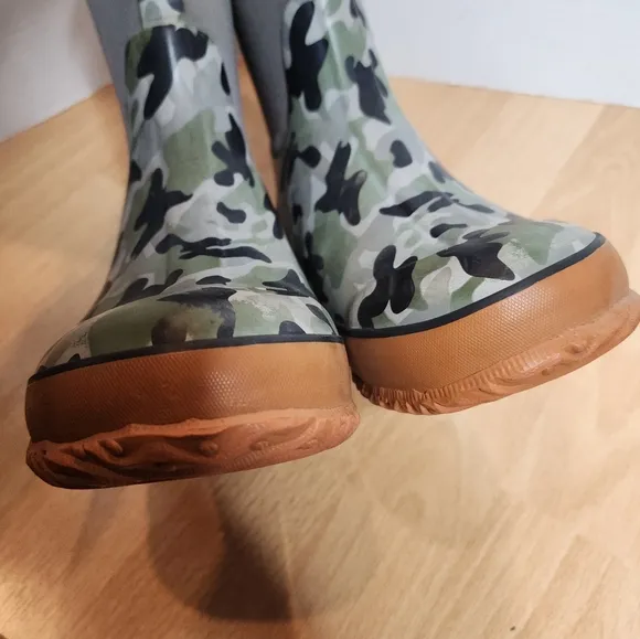 Bogs Green Camo Waterproof Tall Boots Kids Size 2