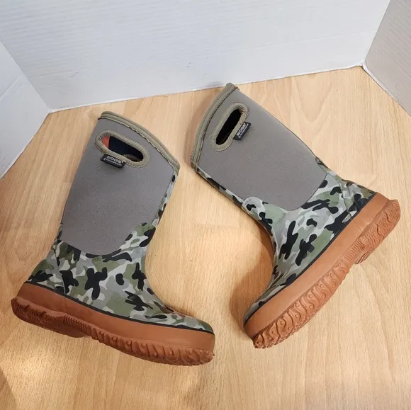 Bogs Green Camo Waterproof Tall Boots Kids Size 2