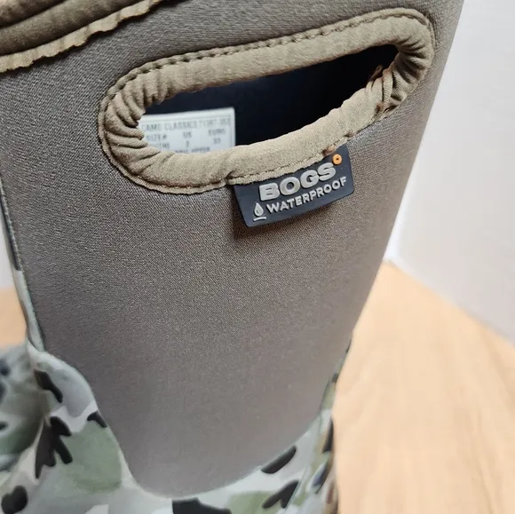 Bogs Green Camo Waterproof Tall Boots Kids Size 2