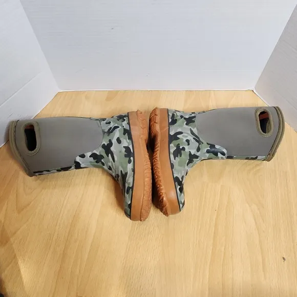 Bogs Green Camo Waterproof Tall Boots Kids Size 2