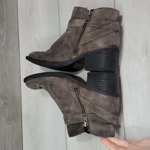 Born Women Adia Comfort Suede Ankle Heels boots shoes sz 8M