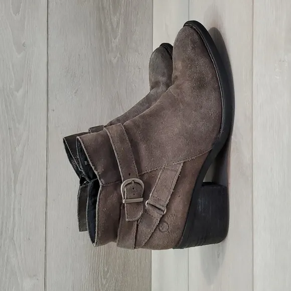 Born Women Adia Comfort Suede Ankle Heels boots shoes sz 8M
