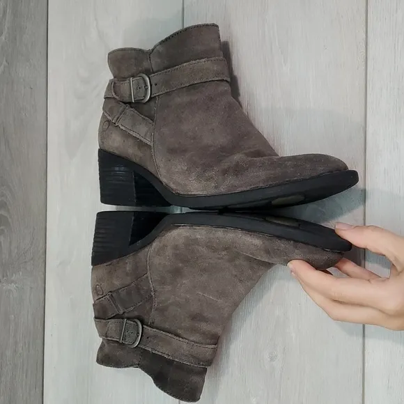 Born Women Adia Comfort Suede Ankle Heels boots shoes sz 8M