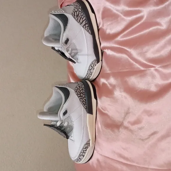 BOY'S JORDAN SNEAKERS