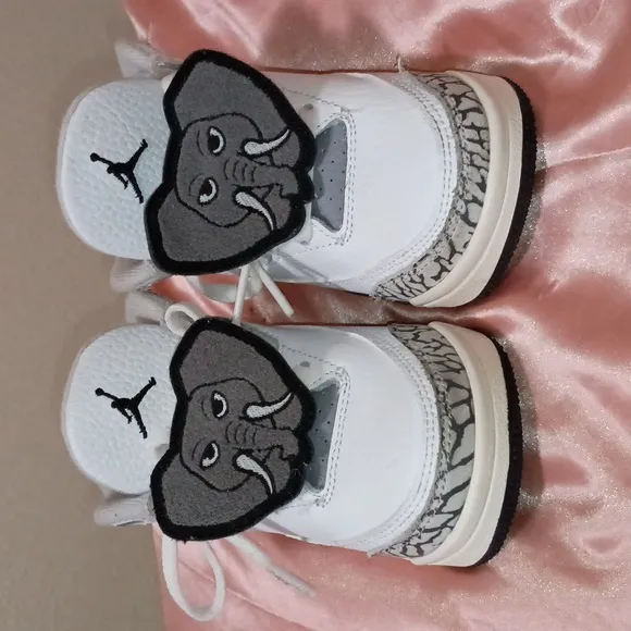 BOY'S JORDAN SNEAKERS