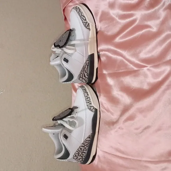 BOY'S JORDAN SNEAKERS