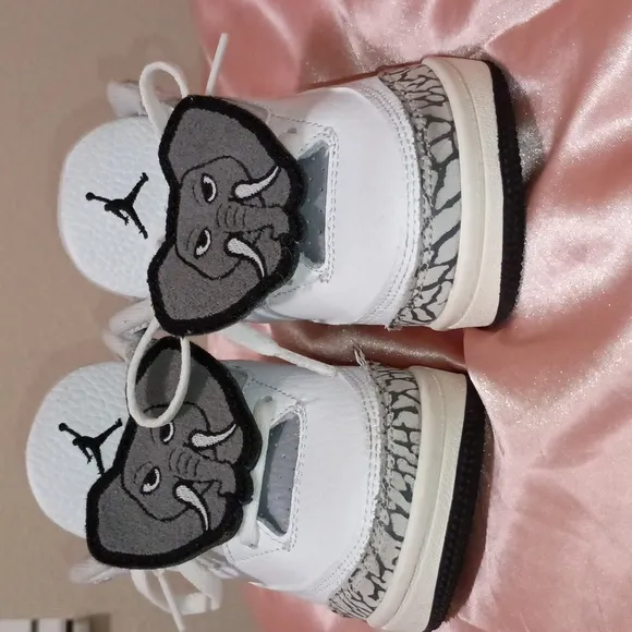 BOY'S JORDAN SNEAKERS