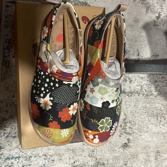 🍁👜Brand New Canvas UIN walking shoes. Fall floral accent. See photos attached.