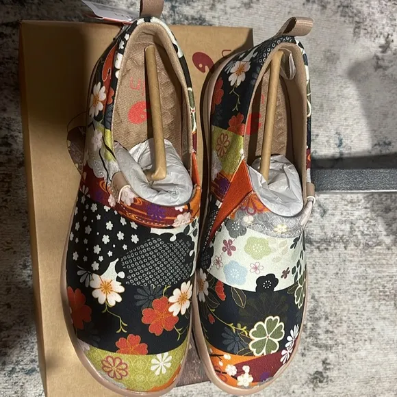 🍁👜Brand New Canvas UIN walking shoes. Fall floral accent. See photos attached.