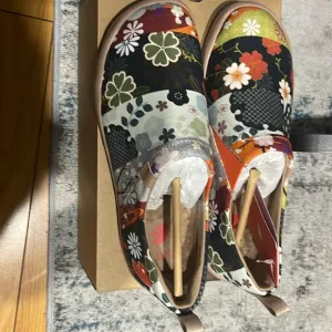 🍁👜Brand New Canvas UIN walking shoes. Fall floral accent. See photos attached.