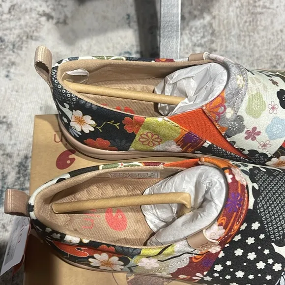 🍁👜Brand New Canvas UIN walking shoes. Fall floral accent. See photos attached.