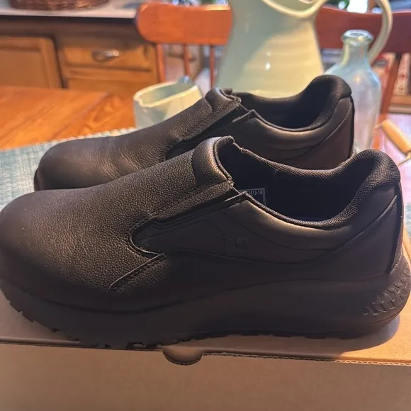 BRAND NEW in BOX Shoes for Crews Pearl II Slip On - Size 8.5