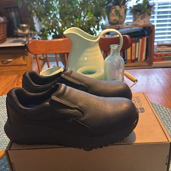 BRAND NEW in BOX Shoes for Crews Pearl II Slip On - Size 8.5