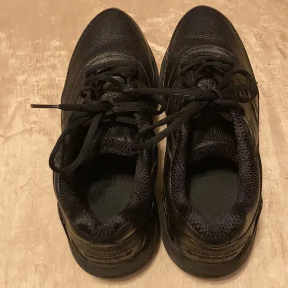 Brooks Addiction Walker Sneakers