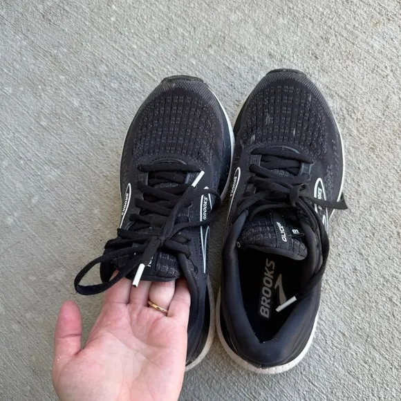 Brooks• athletic shoes