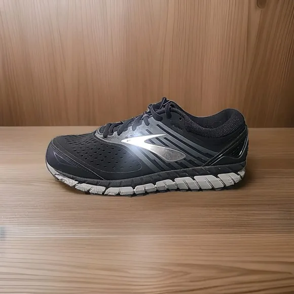 Brooks Beast 18 Men's Size 11 4E (Wide) Comfort Running Shoes Black