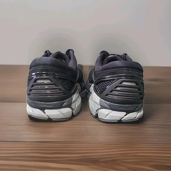 Brooks Beast 18 Men's Size 11 4E (Wide) Comfort Running Shoes Black