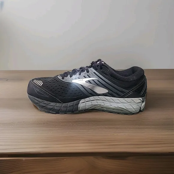 Brooks Beast 18 Men's Size 11 4E (Wide) Comfort Running Shoes Black
