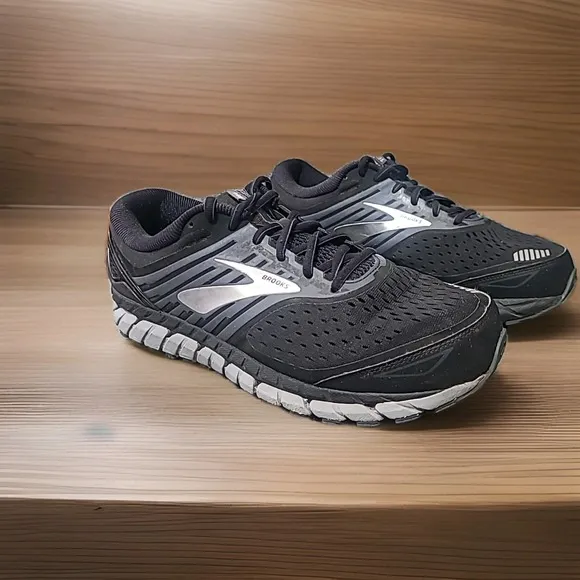 Brooks Beast 18 Men's Size 11 4E (Wide) Comfort Running Shoes Black